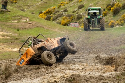 The tractor FAILED to extract this FJ40....  a real boat anchor! LOL