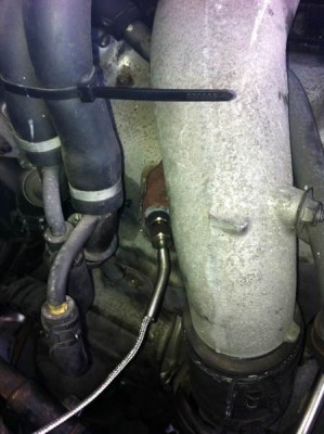Heres where my egt probe is.
