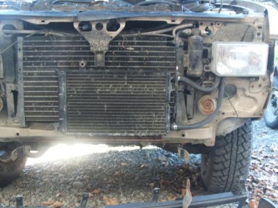 Radiator mounted had to cut the bonnet latch support. I will renforce this later.