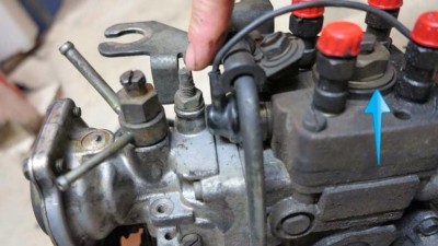 image.jpg (77.01 KiB) Viewed 3500 times Injector Pump - blue arrow shows location of leak.