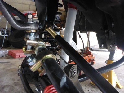 A close up shot of the draglink at the pitman arm end. This shows the double adjustable adaptor.