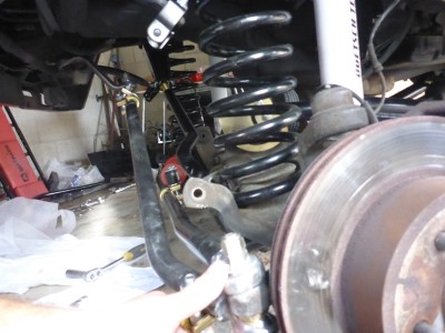 A more overall shot showing the clearances between all of the components. Plenty of clearance between the tie rod and the trackbar.