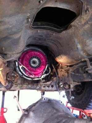shiny new clutch installed. Safe to say the old one was poked. Could barely get up the on ramp to motor way. Also, safe to say new one it brilliant. (apart from the fact ive chewed through a set of rear tires from actually having a clutch of some sort..) but its defiantly been my savior and other that i have snatched out.