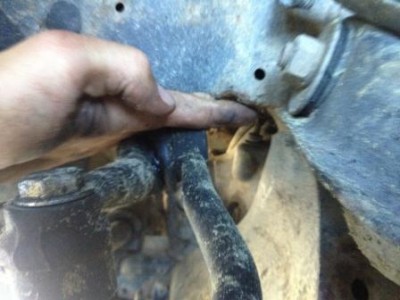 This is the passenger side, plenty of clearance above the set up now, and you can see where the old set up has worn a groove in the chassis rail! oops.